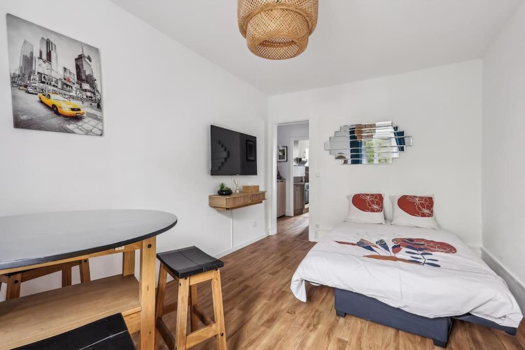 Elegant 1br In Front Of Montparnasse Tower Parijs